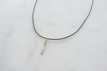 Charger l'image dans la galerie, Choker with Gold Pendant