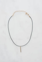 Charger l&#39;image dans la galerie, Choker with Gold Pendant
